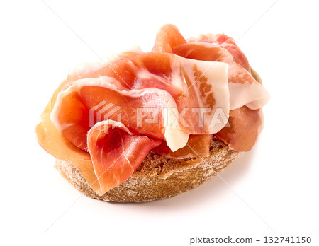 bread slice with prosciutto 132741150