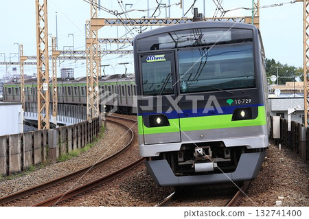 [Toei Subway] 10-300 Series Limited Express (Keio Sagamihara Line: Keio Inada Tsutsumi Station) 132741400