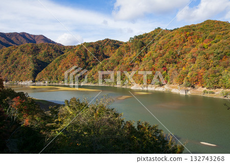 Autumn view of Lake Iskari from Yunishigawa Roadside Station Autumn view of Lake Iskari from Yunishigawa Roadside Station 132743268