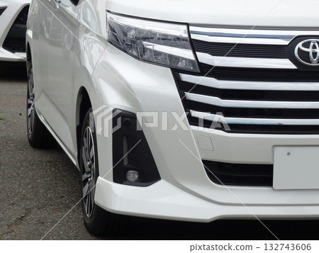Automotive image: Toyota Roomy front mask Automotive image: Toyota Roomy front mask 132743606