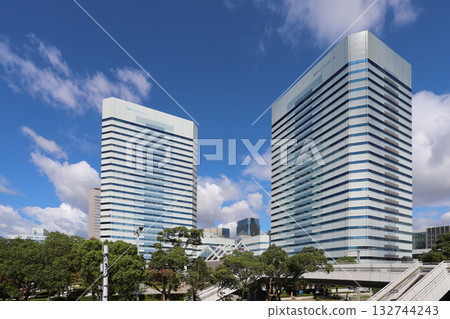 Twin tower building at the north exit of Kaihin Makuhari Station 132744243