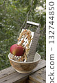 Grate the apple on a metal grater. 132744850