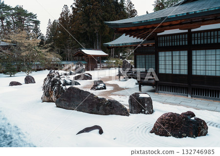 高野山：冬季金剛峰寺的磐龍庭園 132746985