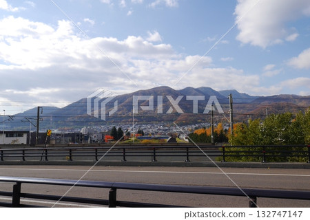Autumn scenery of Mt. Teine seen from around Inazumikoen Station (Sapporo, Hokkaido) Autumn scenery of Mt. Teine seen from around Inazumikoen Station (Sapporo, Hokkaido) 132747147