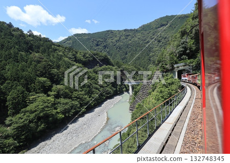 Oigawa Railway and the Oigawa River 132748345