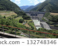 從大井川鐵道列車車窗望去,可以看到長島水壩。 從大井川鐵道列車車窗望去,可以看到長島水壩。 132748346
