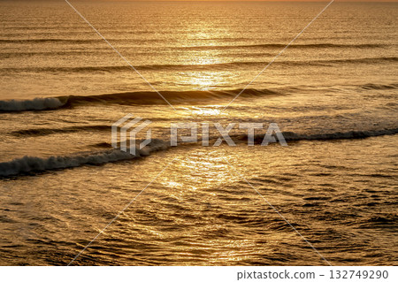 The beautiful shape of the golden ocean [with sunrise sunlight] 132749290