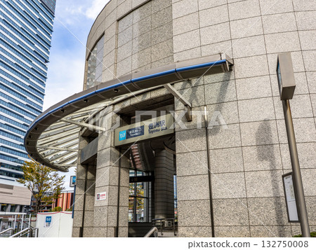 東京地鐵豐洲站，3號出口的車站名牌。 132750008