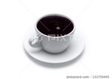 White cup of hot chocolate 132750405