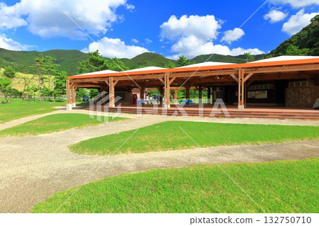 [Nagasaki Prefecture] Beach House at Miiraku Takahama Beach on a Clear Day (Fukue Island in the Goto Islands) 132750710