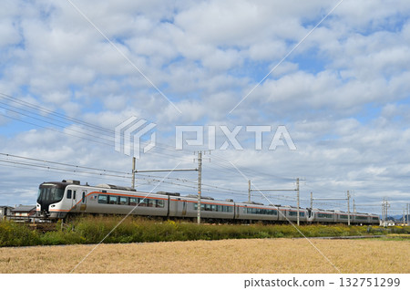 東海道本線飛驒特快列車HC85系開往名古屋方向 東海道本線飛驒特快列車HC85系開往名古屋方向 132751299