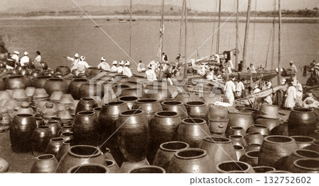 1931 年，日治時期北韓平壤拍攝的老照片，照片中可以看到大同江沿岸的南韓花瓶 132752602