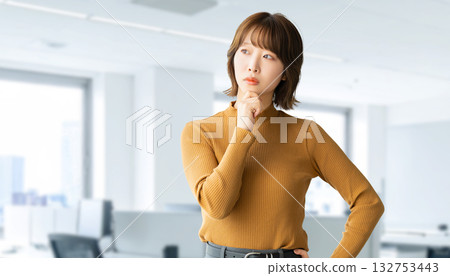 善於思考的女性/女商人 132753443