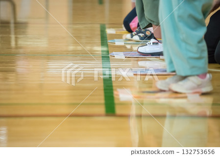 [Nursery school sports day starting line] 132753656