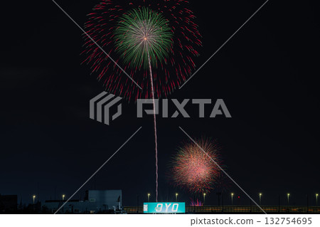 The Hiraguchi Hachiman Shrine Festival in Hamamatsu City: Fireworks display and the Shin-Tomei Expressway (Shizuoka Prefecture) The Hiraguchi Hachiman Shrine Festival in Hamamatsu City: Fireworks display and the Shin-Tomei Expressway (Shizuoka Prefecture) 132754695