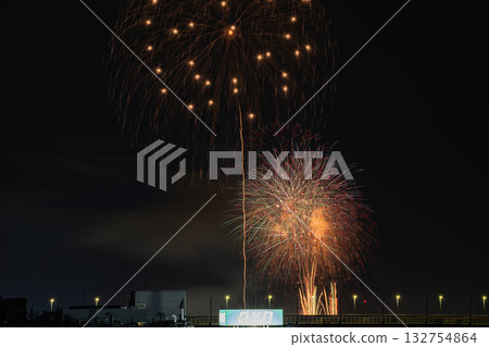 The Hiraguchi Hachiman Shrine Festival in Hamamatsu City: Fireworks display and the Shin-Tomei Expressway (Shizuoka Prefecture) The Hiraguchi Hachiman Shrine Festival in Hamamatsu City: Fireworks display and the Shin-Tomei Expressway (Shizuoka Prefecture) 132754864