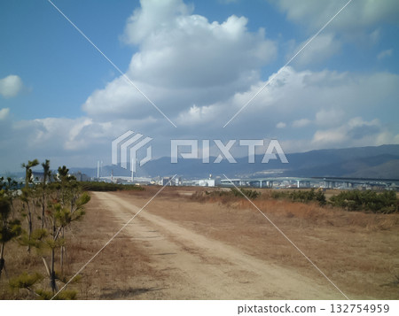 這是南蘆屋濱填海區開發前的空地,如今已不存在。 這是南蘆屋濱填海區開發前的空地,如今已不存在。 132754959