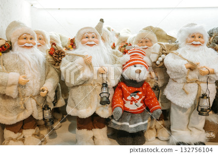 Festive santa figures with bear in sweater display 132756104