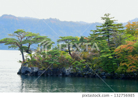 Aomori Prefecture, Towada City, Lake Towada, Nakayama Peninsula, Nakayamazaki, Autumn foliage on the West Lake side Aomori Prefecture, Towada City, Lake Towada, Nakayama Peninsula, Nakayamazaki, Autumn foliage on the West Lake side 132756985