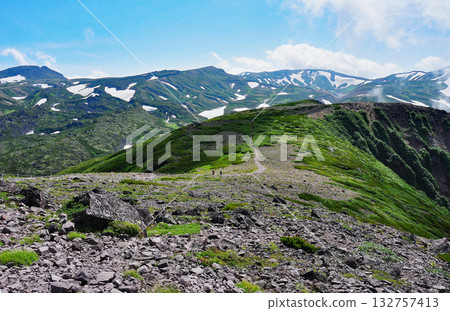 北海道 - 大雪山橫渡 - 從黑嶽山頂峰欣賞大雪山的壯麗景色。 132757413