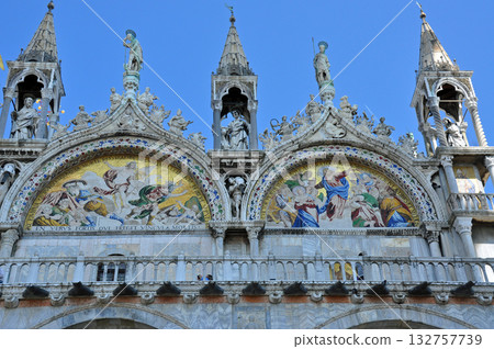 義大利威尼斯聖馬可大教堂（世界遺產）外牆上的馬賽克鑲嵌畫 132757739