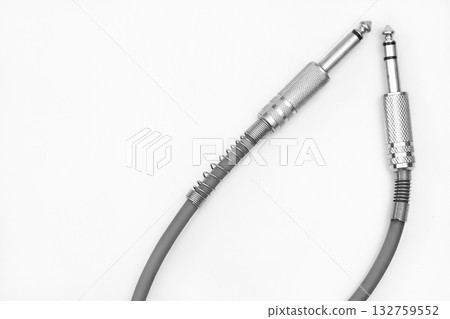 Sound equipment.Cables with metalic jacks. Connection electric guitar 132759552