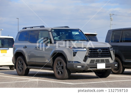 Luxury SUV image 132759710