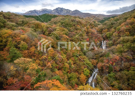 Nikko at the peak of autumn foliage 132760235