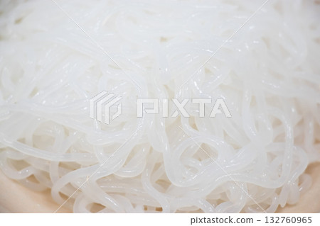 由蒟蒻麵條製成 由蒟蒻麵條製成 132760965