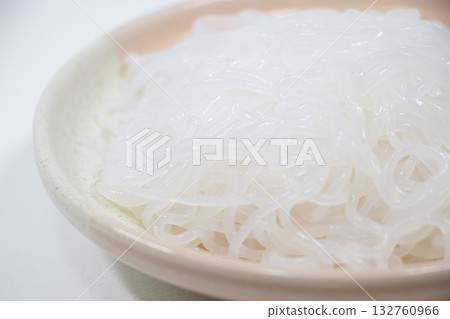 由蒟蒻麵條製成 由蒟蒻麵條製成 132760966