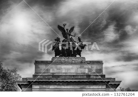 Wellington Arch, iconic landmark in central London, England, UK Wellington Arch, iconic landmark in central London, England, UK 132761204