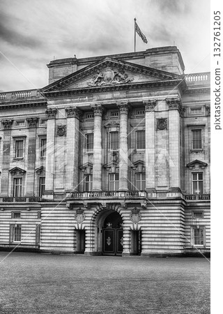 Facade of Buckingham Palace, London, England, Uk 132761205