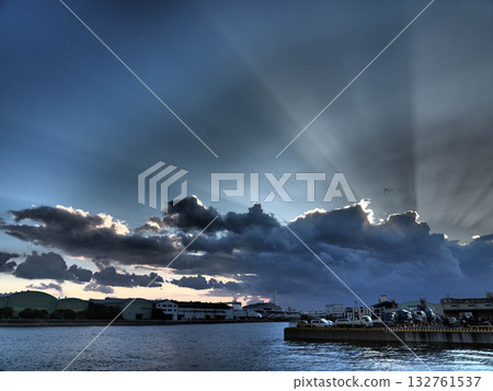 Sunset on the Kobe seaside at Sunshine Wharf 132761537