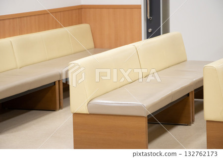 Hospital waiting room 132762173