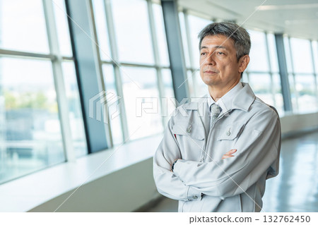 用武器進行現場監督 132762450