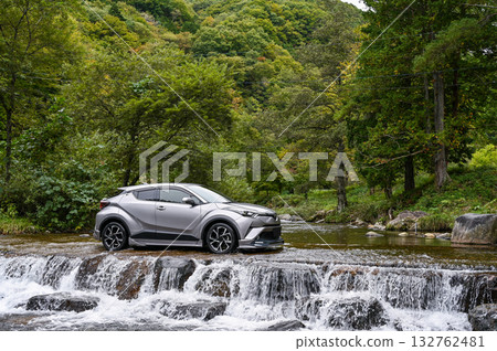A washout and a car on Kakureha Plateau in Takayama City, Gifu Prefecture 132762481