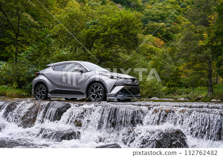 A washout and a car on Kakureha Plateau in Takayama City, Gifu Prefecture 132762482