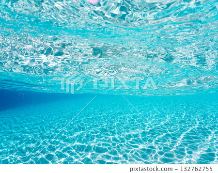 A half-surface shot of a white sand beach. Beautiful coral reefs and schools of tropical fish. Kabi Island, Zamami Island, Kerama Islands, Shimajiri District, Okinawa Prefecture 132762755