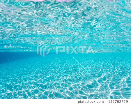 A half-surface shot of a white sand beach. Beautiful coral reefs and schools of tropical fish. Kabi Island, Zamami Island, Kerama Islands, Shimajiri District, Okinawa Prefecture 132762759