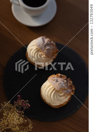 Cream puffs illuminated by the light of dusk 132763049