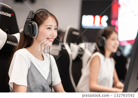 Young woman enjoying games at an e-sports tournament 132763592