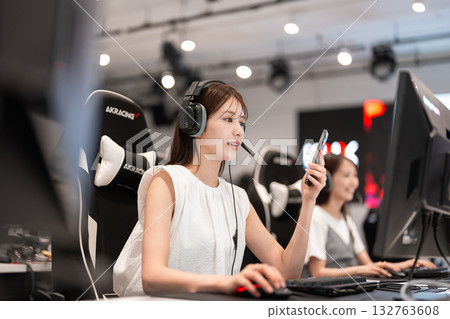 Young woman enjoying games at an e-sports tournament 132763608