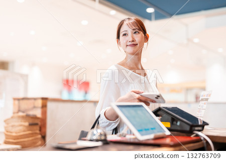 Cashless smartphone payment young woman 132763709