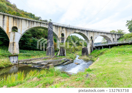 初秋時節，岩手縣遠野市宮守川大橋 132763738