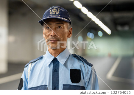 Security guard, senior man Security guard, senior man 132764035