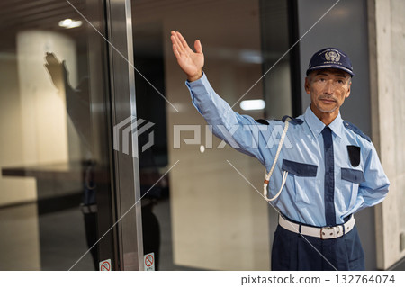 Security guard, guard, senior man 132764074