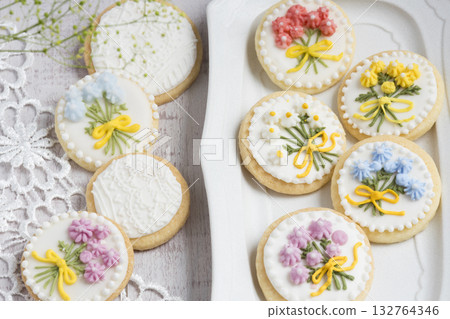 Icing cookie 132764346