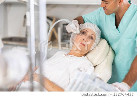 doctor uses hydrogen oxygen cleaning doctor uses hydrogen oxygen cleaning 132764435