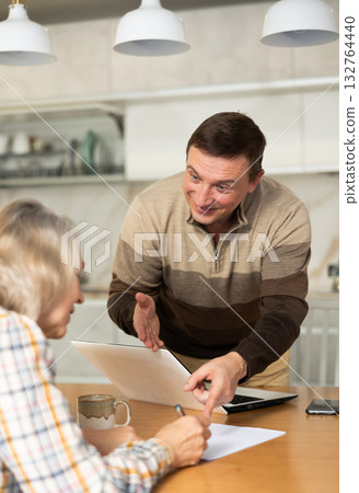 Male agent doing presentation 132764440