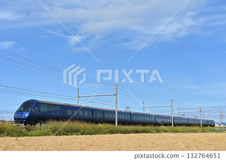 Royal Express running on the Tokaido Main Line 132764651